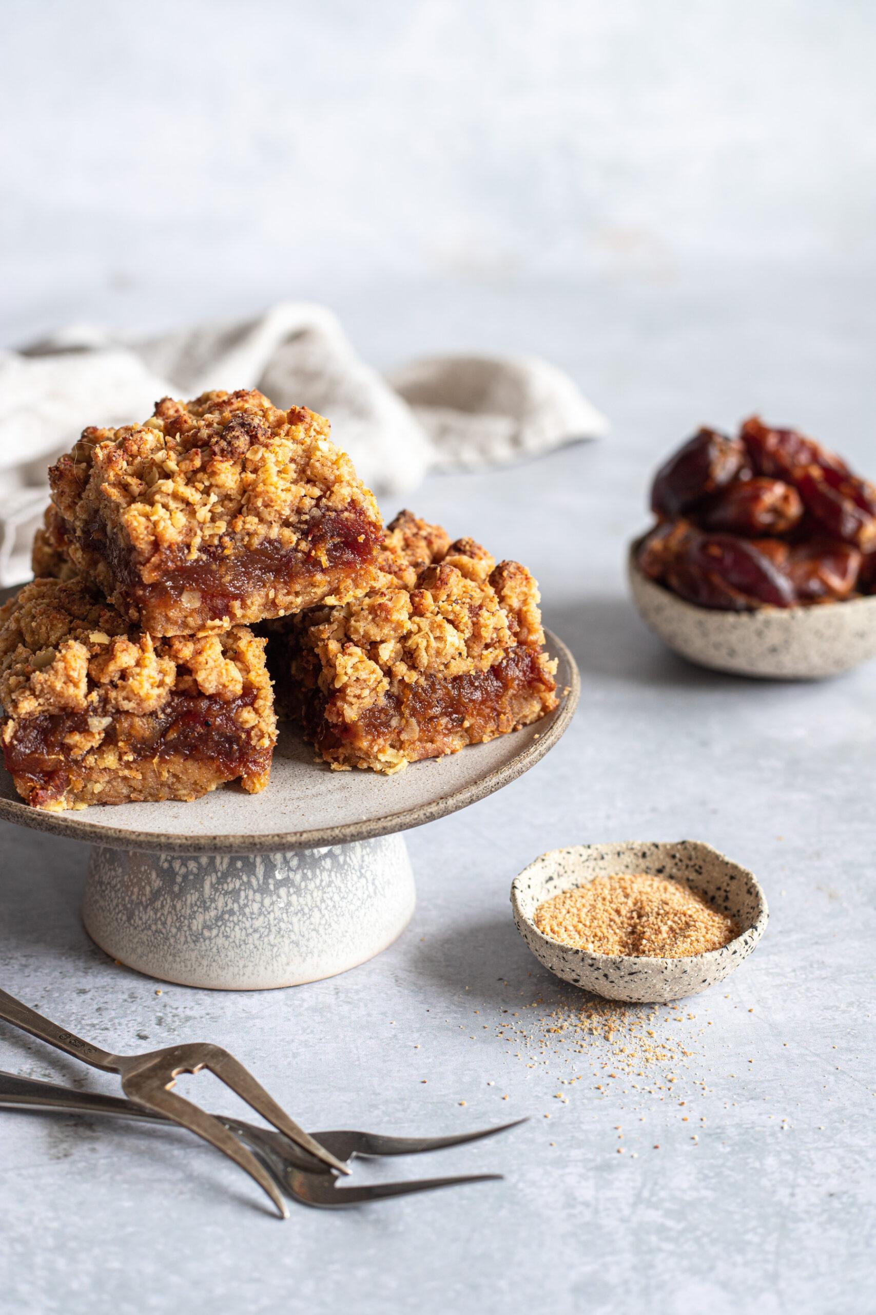 Pastries with lemon juice and date powder